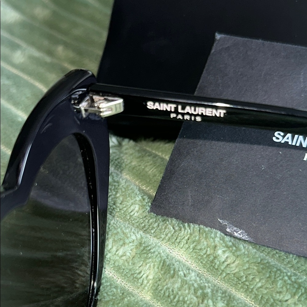 YSL Black Heart-Shaped Sunglasses - Picture 6 of 9